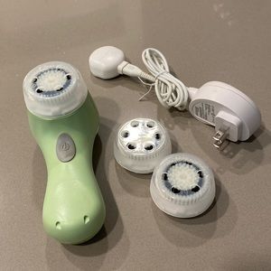 Clarisonic Mia (UVC sanitized!) with 3 new brush heads